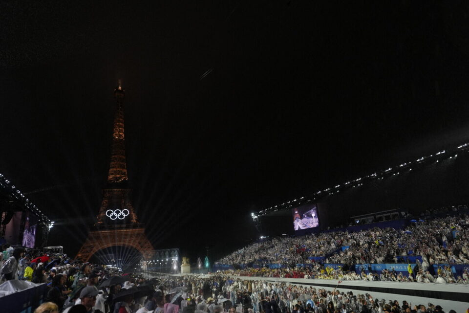 La Cérémonie des Jeux Olympiques Perçue Comme Mauvais Goût à l’Échelle Mondiale