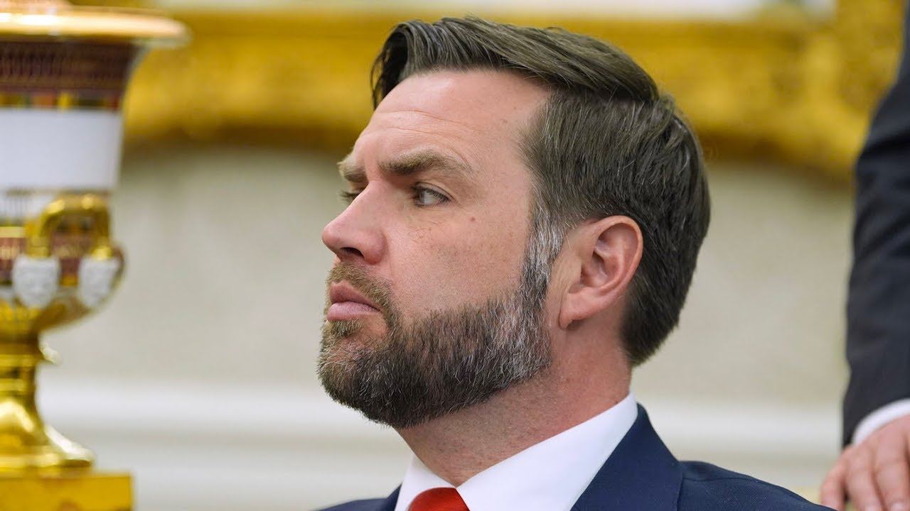 JD Vance exhorte des poursuites contre l’ingérence russe et les falsifications de la CIA