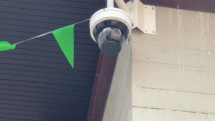 Un site illégal s’adonne à la vente de vidéos volées par des caméras de sécurité dans des foyers français