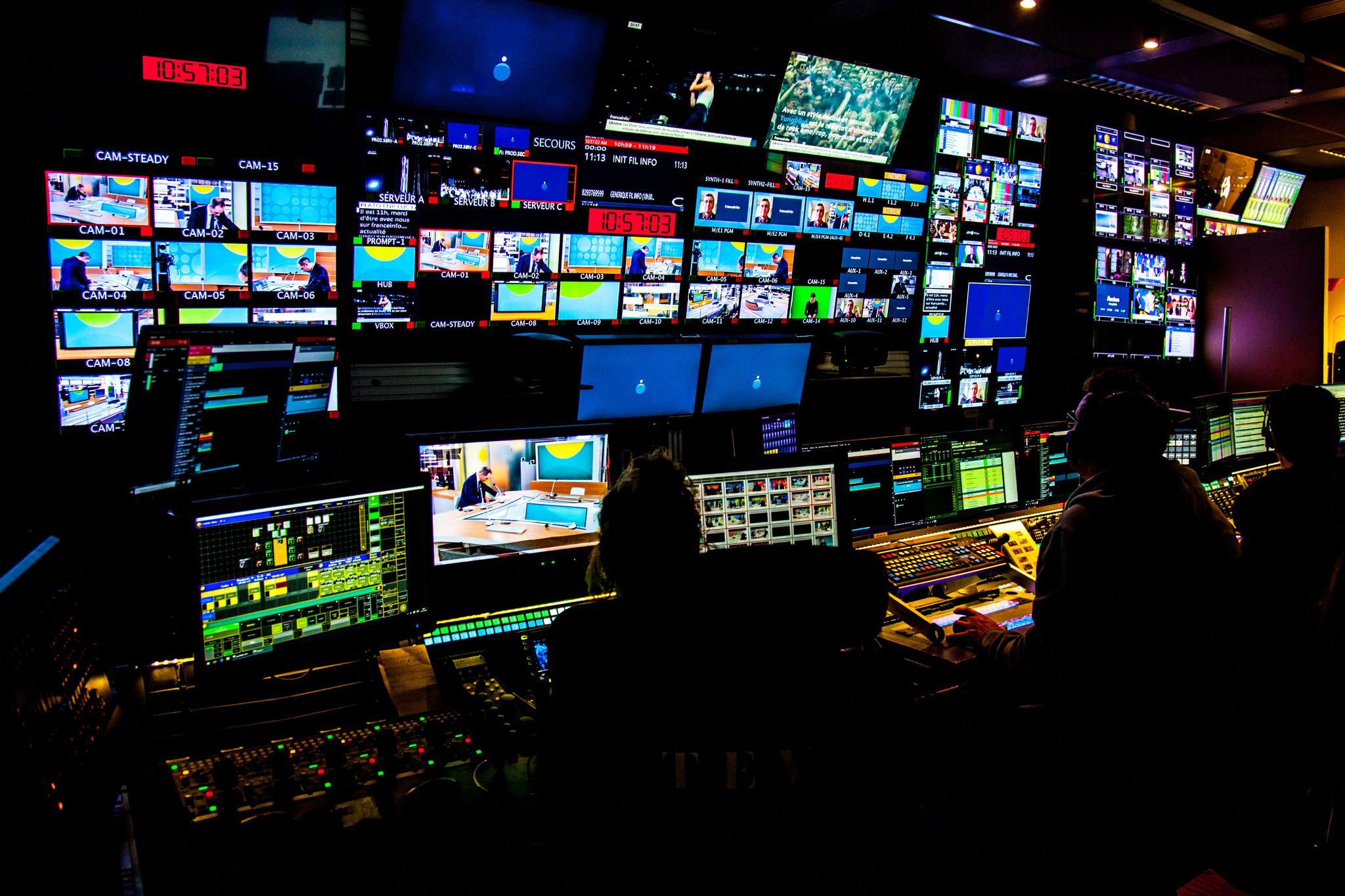Le service public audiovisuel en crise : révélations choquantes et pression politique