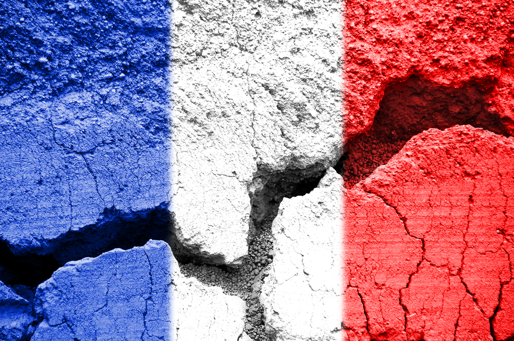 La France en proie à une crise politique profonde
