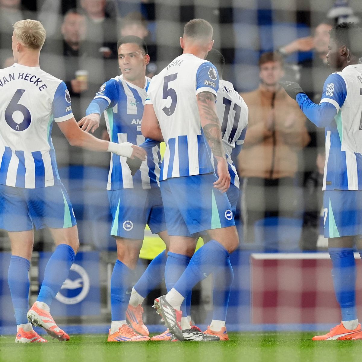 Paris Match en difficulté : Une transition inquiétante vers l&rsquo;anglais